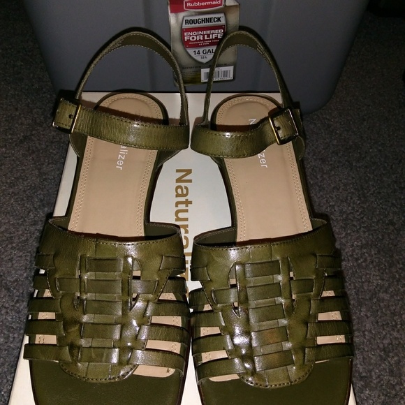 Naturalizer - Picture 3 of 5